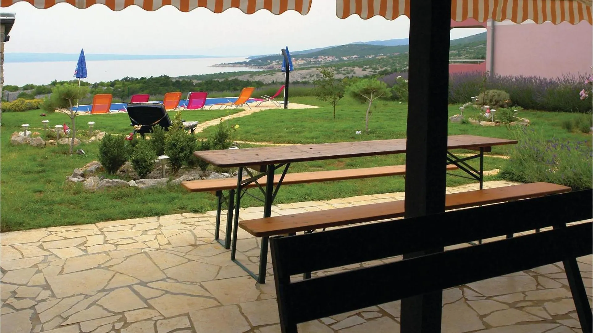 2 Bedroom Lovely Apartment In Klenovica