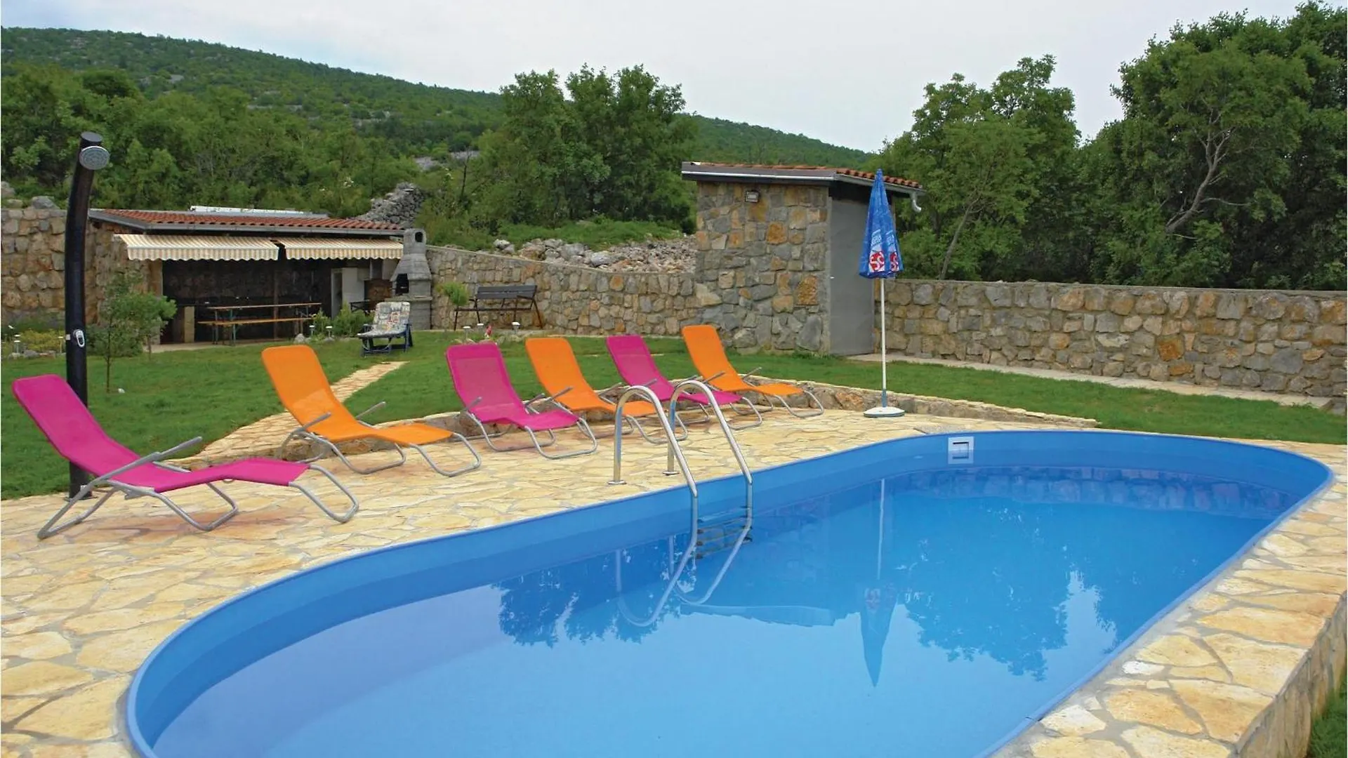 2 Bedroom Lovely Apartment In Klenovica