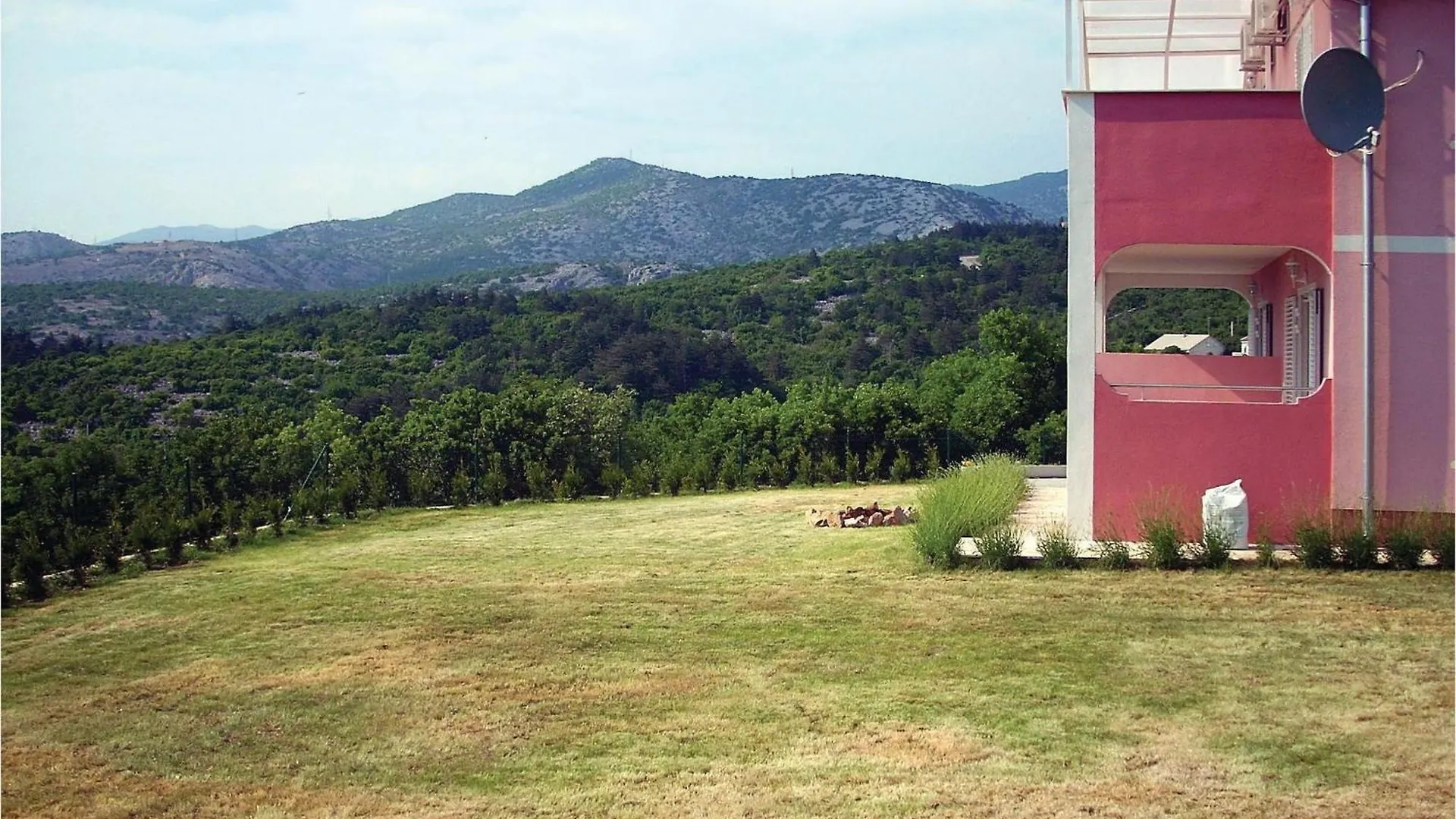 2 Bedroom Lovely Apartment In Klenovica